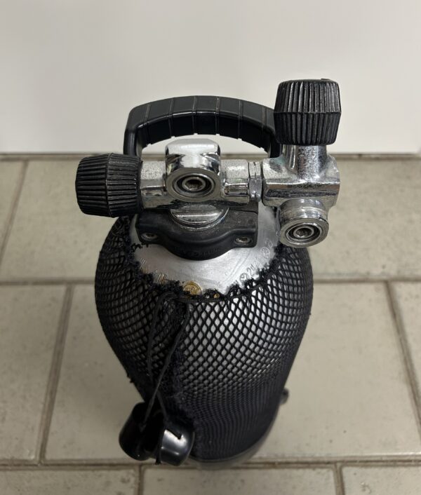 Gebruikte Fles 10L 200 Bar dubbelle kraan (Nieuw gekeurd!) - Afbeelding 2